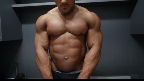 Snapshot of henrimusclee chatting on March 31, 2026, 10:32 pm Henri online show from March 31, 2026, 10:32 pm