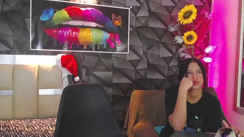 Snapshot of hera_divine chatting on December 13, 2024, 11:50 pm HERA online show from December 13, 2024, 11:50 pm