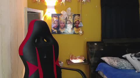 Snapshot of hera_divine chatting on January 4, 2025, 12:48 am HERA online show from January 4, 2025, 12:48 am