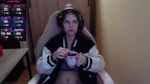 Snapshot of heraluna_ chatting on December 14, 2024, 9:45 pm HeraLuna online show from December 14, 2024, 9:45 pm