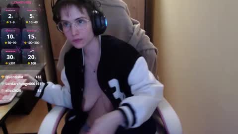 Snapshot of heraluna_ chatting on December 27, 2024, 2:04 am HeraLuna online show from December 27, 2024, 2:04 am