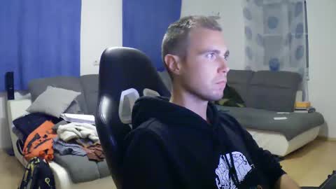 Snapshot of herbstenden chatting on September 24, 2025, 7:28 pm John Pearl online show from September 24, 2025, 7:28 pm