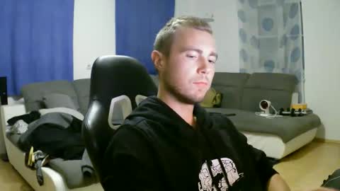 Snapshot of herbstenden chatting on October 5, 2025, 7:45 pm John Pearl online show from October 5, 2025, 7:45 pm