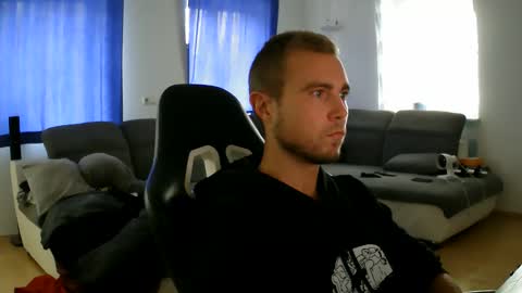 Snapshot of herbstenden chatting on October 10, 2025, 10:03 am John Pearl online show from October 10, 2025, 10:03 am