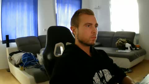 Snapshot of herbstenden chatting on October 16, 2025, 11:44 am John Pearl online show from October 16, 2025, 11:44 am