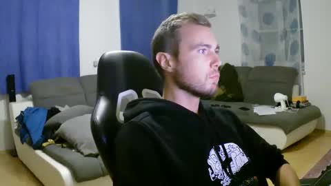 Snapshot of herbstenden chatting on October 19, 2025, 5:24 pm John Pearl online show from October 19, 2025, 5:24 pm