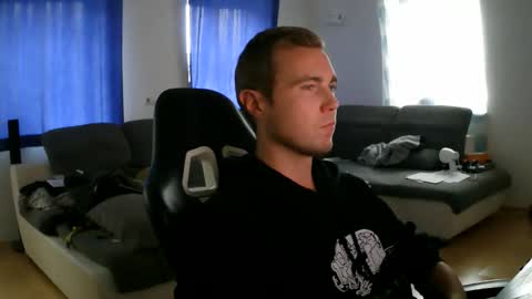 Snapshot of herbstenden chatting on October 25, 2025, 2:35 pm John Pearl online show from October 25, 2025, 2:35 pm