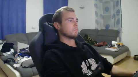 Snapshot of herbstenden chatting on November 11, 2025, 7:47 pm John Pearl online show from November 11, 2025, 7:47 pm