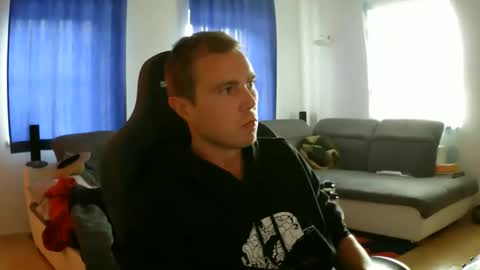 Snapshot of herbstenden chatting on May 17, 2026, 4:03 pm John Pearl online show from May 17, 2026, 4:03 pm