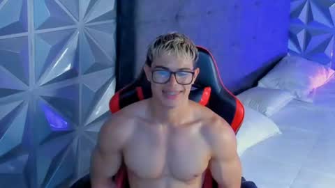 Snapshot of hercules_12345 chatting on June 15, 2026, 6:04 am Hercules online show from June 15, 2026, 6:04 am