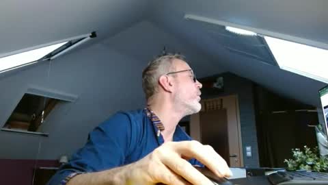 Snapshot of hering76 chatting on January 7, 2025, 8:56 am hering76 online show from January 7, 2025, 8:56 am