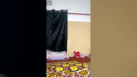 Snapshot of herslatt chatting on April 12, 2026, 11:43 pm herslatt online show from April 12, 2026, 11:43 pm
