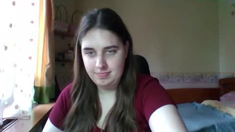 hess_luna_ online show from November 18, 2025, 10:09 am