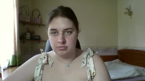hess_luna_ online show from April 29, 2026, 9:02 am