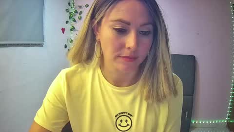 Snapshot of hestesiaxx chatting on December 4, 2024, 1:14 am Hestesiaxx online show from December 4, 2024, 1:14 am