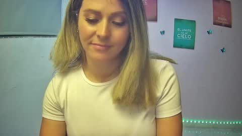 Snapshot of hestesiaxx chatting on November 27, 2025, 10:56 pm Hestesiaxx online show from November 27, 2025, 10:56 pm