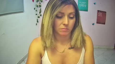 Hestesiaxx online show from May 4, 2026, 3:02 am