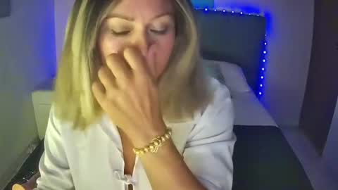 Hestesiaxx online show from August 6, 2026, 1:51 am