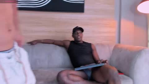 heteros men online show from September 9, 2025, 7:24 pm