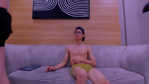 heteros men online show from December 5, 2025, 2:58 pm