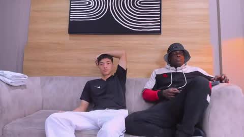 heteros men online show from April 23, 2026, 1:46 pm