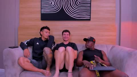 heteros men online show from May 2, 2026, 2:22 pm