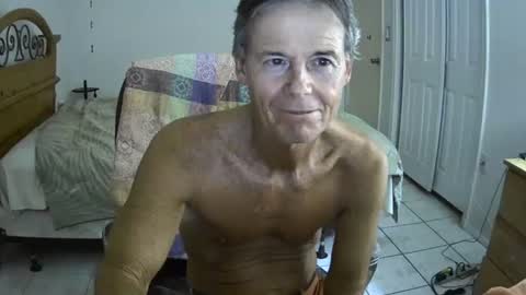 hewes1 online show from November 4, 2025, 12:21 am