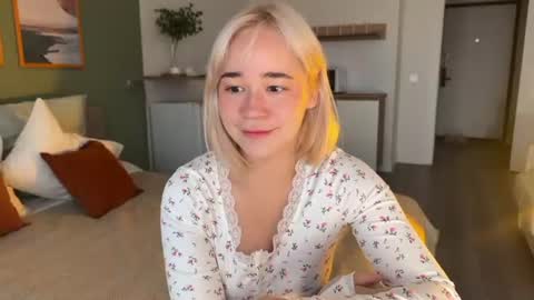 Snapshot of hey__lucy chatting on June 26, 2026, 6:34 pm Lucy Nip slip shady online show from June 26, 2026, 6:34 pm