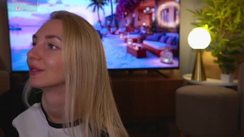 Snapshot of hey_becky chatting on February 13, 2026, 8:43 am Becky online show from February 13, 2026, 8:43 am