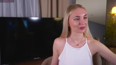 Snapshot of hey_becky chatting on March 20, 2026, 8:19 am Becky online show from March 20, 2026, 8:19 am