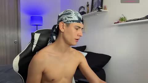 Snapshot of hey_cesard chatting on October 17, 2025, 3:25 pm hey_cesard online show from October 17, 2025, 3:25 pm