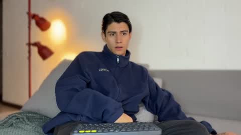 Snapshot of hey_cesard chatting on June 17, 2026, 12:18 pm hey_cesard online show from June 17, 2026, 12:18 pm
