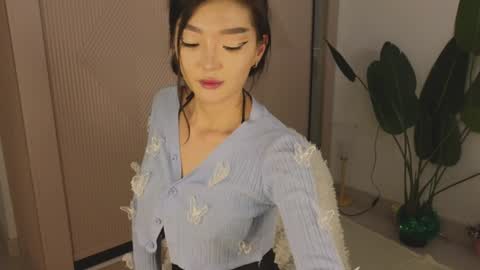 Snapshot of hey_herbal chatting on December 15, 2024, 5:53 pm Audrey online show from December 15, 2024, 5:53 pm