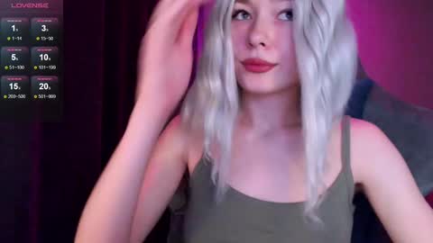 Snapshot of hey_nora_ chatting on December 9, 2024, 11:24 pm Nora online show from December 9, 2024, 11:24 pm