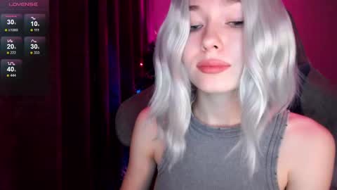 Snapshot of hey_nora_ chatting on December 27, 2024, 2:12 pm Nora online show from December 27, 2024, 2:12 pm