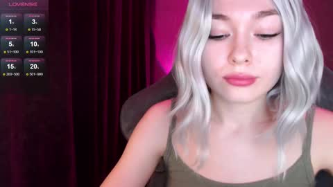 Snapshot of hey_nora_ chatting on February 19, 2025, 7:06 am Nora online show from February 19, 2025, 7:06 am