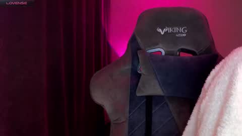 Snapshot of hey_nora_ chatting on March 5, 2025, 2:57 am Nora online show from March 5, 2025, 2:57 am