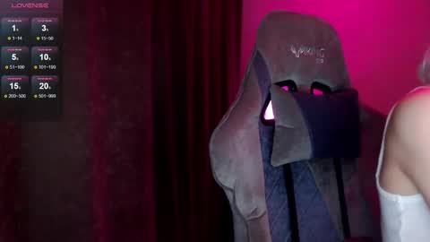 Snapshot of hey_nora_ chatting on September 22, 2025, 4:14 am Nora online show from September 22, 2025, 4:14 am