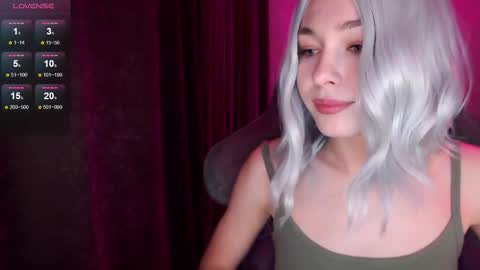 Snapshot of hey_nora_ chatting on October 9, 2025, 11:41 am Nora online show from October 9, 2025, 11:41 am