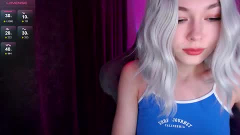 Snapshot of hey_nora_ chatting on October 12, 2025, 7:46 pm Nora online show from October 12, 2025, 7:46 pm