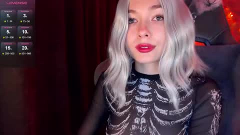 Snapshot of hey_nora_ chatting on October 30, 2025, 9:59 pm Nora online show from October 30, 2025, 9:59 pm