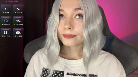 Snapshot of hey_nora_ chatting on June 6, 2026, 11:53 pm Nora online show from June 6, 2026, 11:53 pm