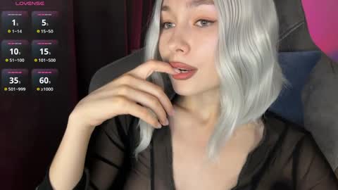 Snapshot of hey_nora_ chatting on June 7, 2026, 9:18 pm Nora online show from June 7, 2026, 9:18 pm