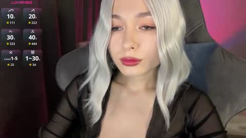 Snapshot of hey_nora_ chatting on June 11, 2026, 12:32 am Nora online show from June 11, 2026, 12:32 am