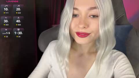Snapshot of hey_nora_ chatting on June 11, 2026, 9:24 pm Nora online show from June 11, 2026, 9:24 pm