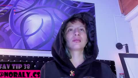 Snapshot of hey_noraly chatting on May 24, 2026, 4:28 am Noraly online show from May 24, 2026, 4:28 am