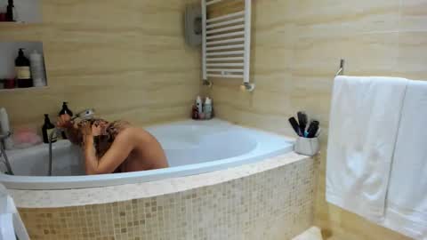 Snapshot of heyheygrey chatting on February 20, 2025, 1:51 pm Heyheygrey online show from February 20, 2025, 1:51 pm