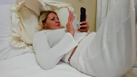 Snapshot of heyheygrey chatting on February 23, 2025, 7:38 pm Heyheygrey online show from February 23, 2025, 7:38 pm