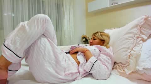 Snapshot of heyheygrey chatting on March 9, 2025, 7:48 pm Heyheygrey online show from March 9, 2025, 7:48 pm