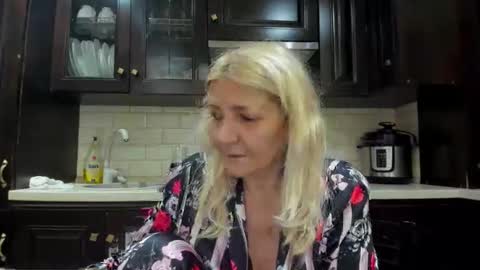 Snapshot of heyheygrey chatting on October 4, 2025, 4:10 am Heyheygrey online show from October 4, 2025, 4:10 am